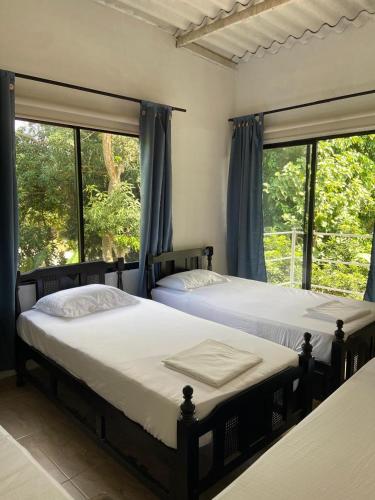 4 twin beds