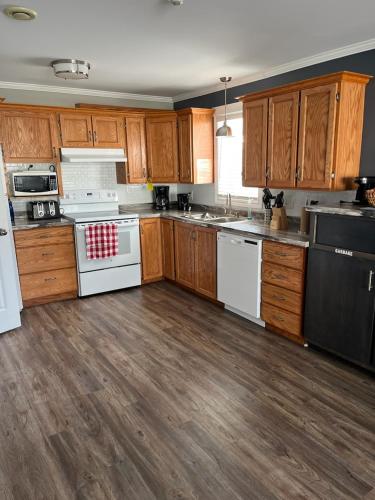 ห้องครัว, Stanley House Motel in คลาแรนวิลล์ (นิวฟาวด์แลนด์)