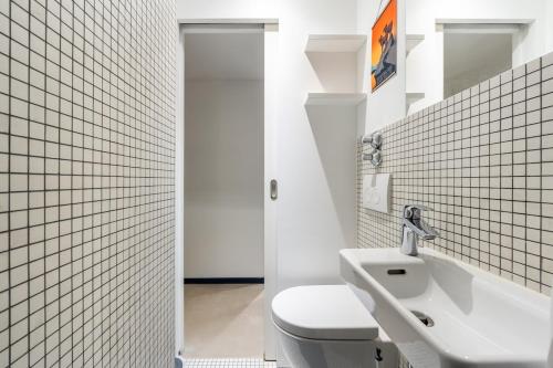 Modern Flat in Kreuzberg 2 bath rooms, Берлин (фото 8)