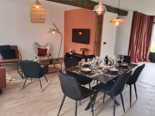Les Blés Dorés et Les Graines de Lin, 2 gîtes à la Ferme avec moutons et piscine, à côté de Beaune (Les Bles Dores maison 3 chambres et Les Graines de Lin maison 3 chambres, 2 gites independants avec ) in Corgengoux