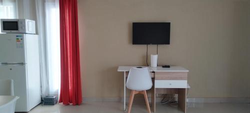 Studio Apartment with Balcony image 10