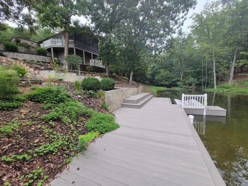 Catfish Cove, New London