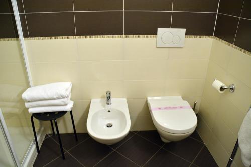 Double Room image 9