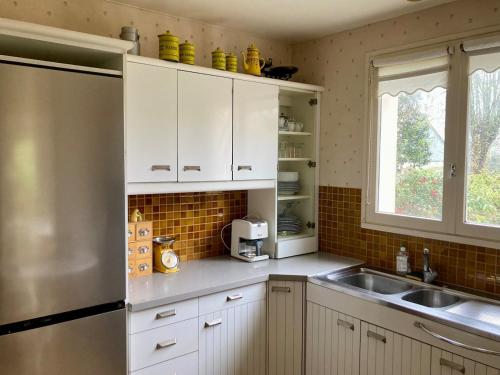 Maison aux camélias (Maison aux camelias) in Locquenole