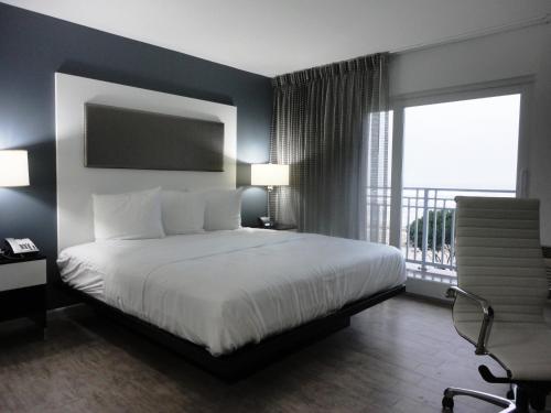 1 king bed, 1 double bed