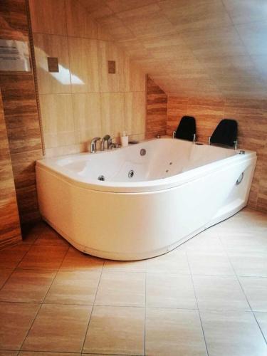 Джакузі, Hotel Wiktoria in Вьонзовна