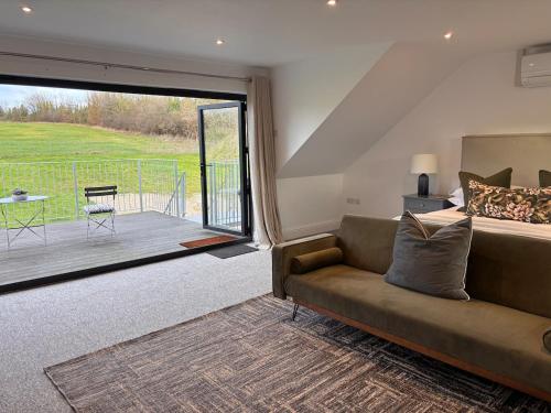 Gorgeous modern countryside loft, Bath (photo 8)