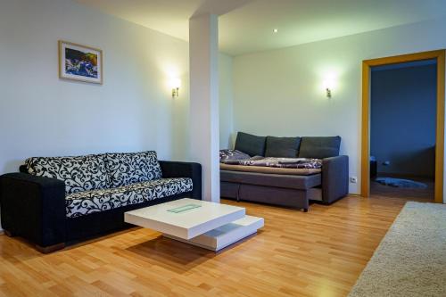 Spacious Apartment for Teams & Families with Balcony, Fast WiFi Near Center, Bratislava (Foto 7)