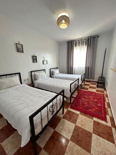 3 twin beds