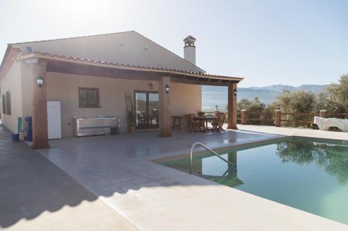 Peldbaseins, Cortijo el viejo in Villanueva del Trabuco