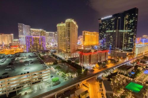 No Resort Fee Strip View Balcony+ Valet Parking, Las Vegas (photo 5)