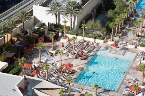 No Resort Fee Strip View Balcony+ Valet Parking, Las Vegas (photo 8)