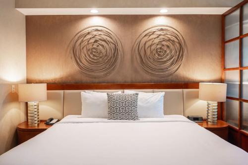 No Resort Fee Strip View Balcony+ Valet Parking, Las Vegas (photo 11)