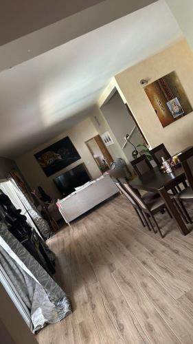 Chez MHD in 姆布尔