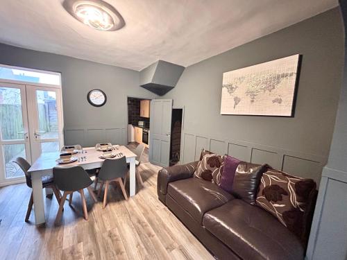 Beautiful 4 bedroom property with 5G WI-FI and smart tv in Hull