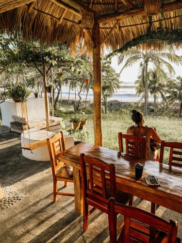 Restorāns, Nimbu Beachhouse in El Transito