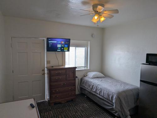 Terry Point Motel - image 12