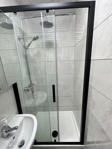 Shower, Private Mini Studio Room in Moseley in King's Heath