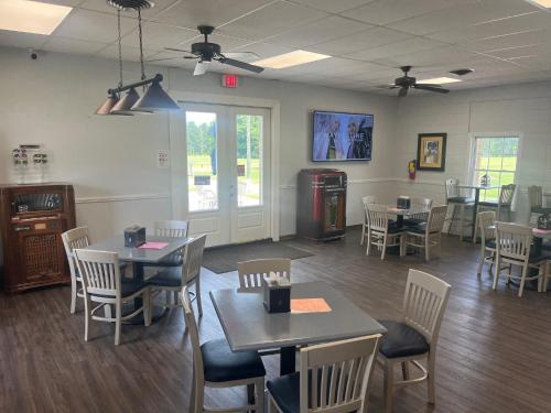 صالة مشتركة/ منطقة التلفزيون, Wanee Lake Golf & RV Resort in اشبارن