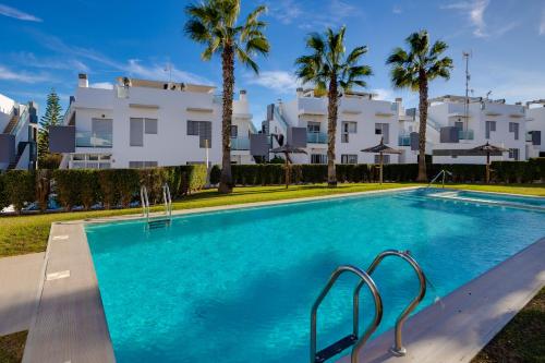 Punta Prima 2 bed apartment with private garden in Punta Prima