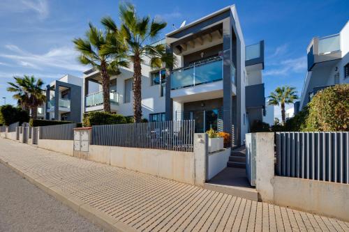 Punta Prima 2 bed apartment with private garden in Punta Prima