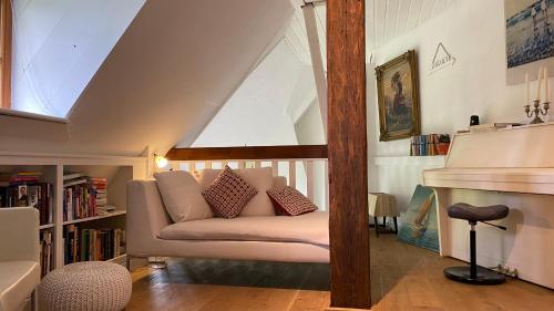Atpūtas iespējas, Dachgeschosswohnung Warft Simmerdeis in Reetdachhaus mit parkähnlichem Garten (Dachgeschosswohnung Warft Simmerdeis in Reetdachhaus mit parkahnlichem Garten) in Oldenswort