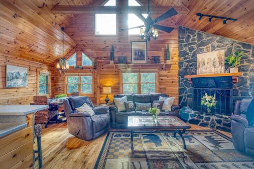 Mountain View Cabin - Hot Tub-Fire Pit-Pool Table in Mineral Bluff, USA