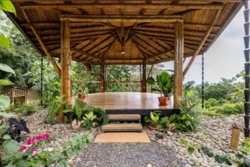 Dārzs, Yogachal Vista Mar Bamboo House in the Jungle in Ojochal