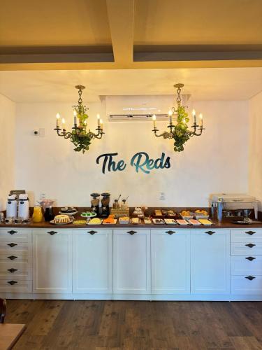 The Reds Pousada - com café da manhã, Penha