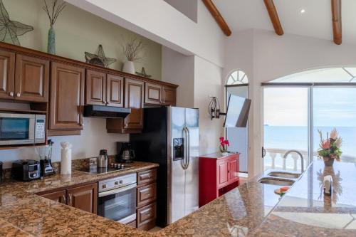 숙소 외관, Sunset 303 - Ocean View 3 Br Condo in 포트레로