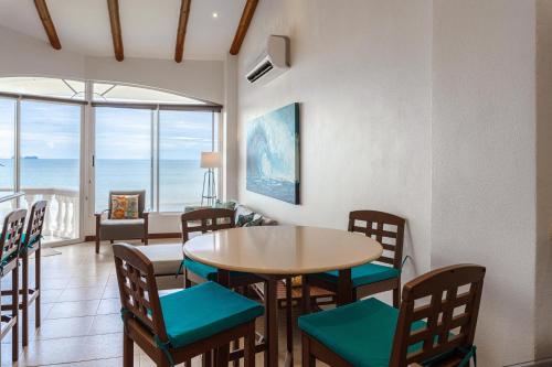숙소 외관, Sunset 303 - Ocean View 3 Br Condo in 포트레로