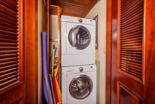 Palms 23 Luxury Beachfront Villa