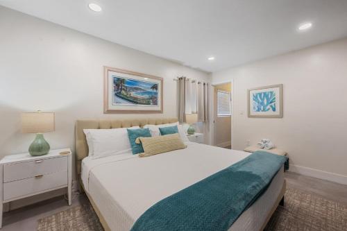 Heated Pool, Lush Breezeway, Bikes, BBQ, Near Beach Heated Pool, Lush Breezeway, Bikes, BBQ, Near Beach