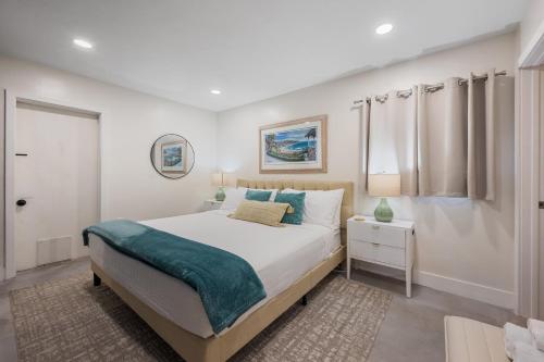 Heated Pool, Lush Breezeway, Bikes, BBQ, Near Beach Heated Pool, Lush Breezeway, Bikes, BBQ, Near Beach