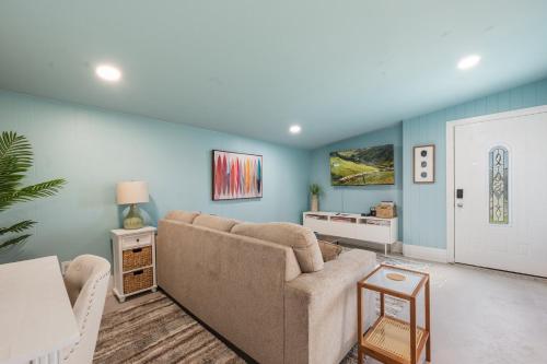 Heated Pool, Lush Breezeway, Bikes, BBQ, Near Beach Heated Pool, Lush Breezeway, Bikes, BBQ, Near Beach