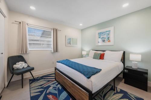 Heated Pool, Lush Breezeway, Bikes, BBQ, Near Beach Heated Pool, Lush Breezeway, Bikes, BBQ, Near Beach