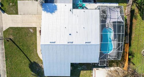Family friendly home, pool, games, near Cocoa Beach! in Merritt Island, USA