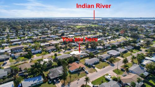 Heated Pool, Lush Breezeway, Bikes, BBQ, Near Beach Heated Pool, Lush Breezeway, Bikes, BBQ, Near Beach