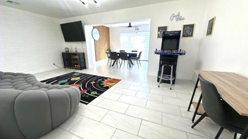 Casa Lucia 5BR Home with Pool Near Hard Rock Casino home in Hollywood, USA