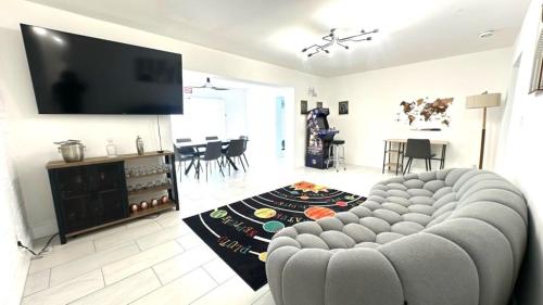 Casa Lucia 5BR Home with Pool Near Hard Rock Casino home in Hollywood, USA