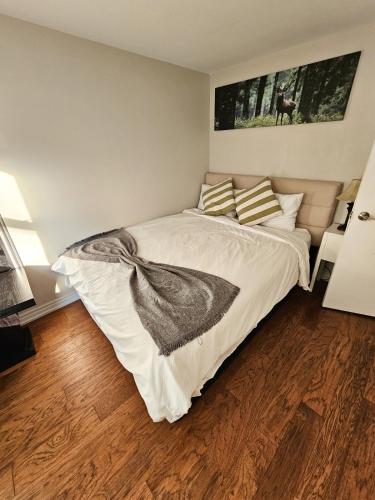 Spacious 2-bedroom ground floor unit near beach in Cobourg (ON)