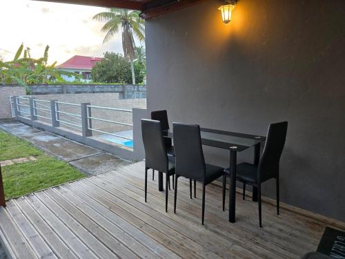 Detente absolue avec grande piscine in Les Abymes