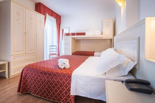 Family Room (2 Adults + 2 Children) with Balcony image 4