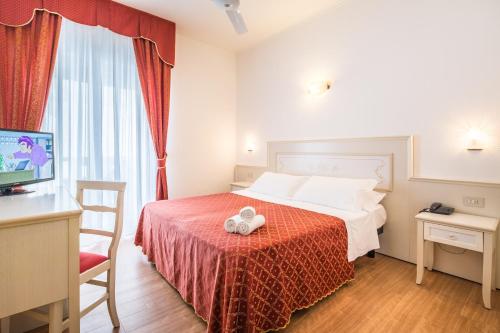 Double or Twin Room with Balcony image 5