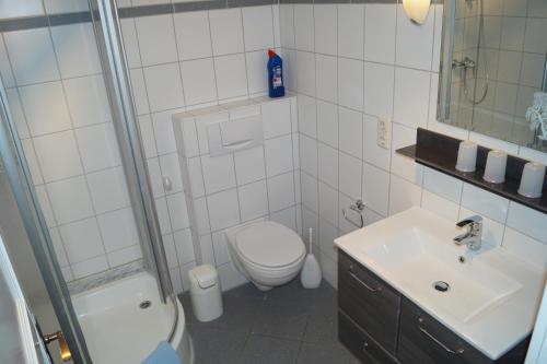 Bathroom, Appartementhaus Christel in Gromitz