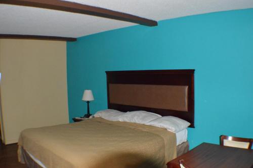 Sun Down Lodge – Locust Grove, GA