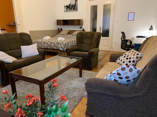 3 bedrooms, 4 beds