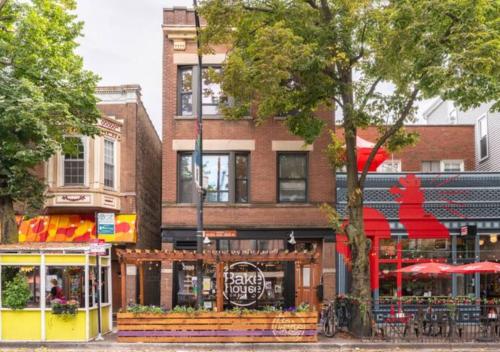 The Roscoe Village Guesthouse