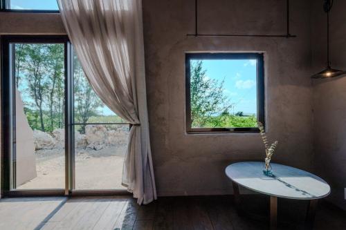 宮古島の自然豊かで静かなエリアroom1オリジナルインテリア小物が溢れる空間 in Miyako Island Underwater Park
