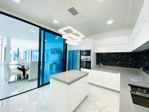 棕榈泉别墅e1六卧近步行街近中天海滩 棕榈泉别墅e1六卧近步行街近中天海滩